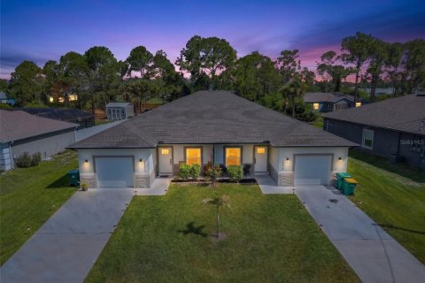 Propiedad comercial en venta en Port Charlotte, Florida, 6 dormitorios, 221.39 m2 № 2216783 - foto 2