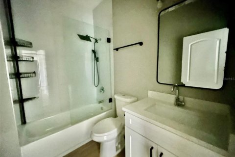 Propiedad comercial en venta en Port Charlotte, Florida, 6 dormitorios, 221.39 m2 № 2216783 - foto 13