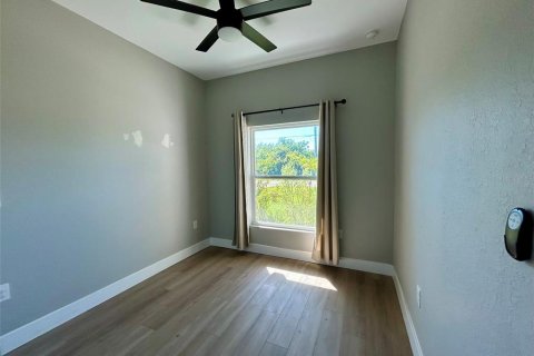 Propiedad comercial en venta en Port Charlotte, Florida, 6 dormitorios, 221.39 m2 № 2216783 - foto 11