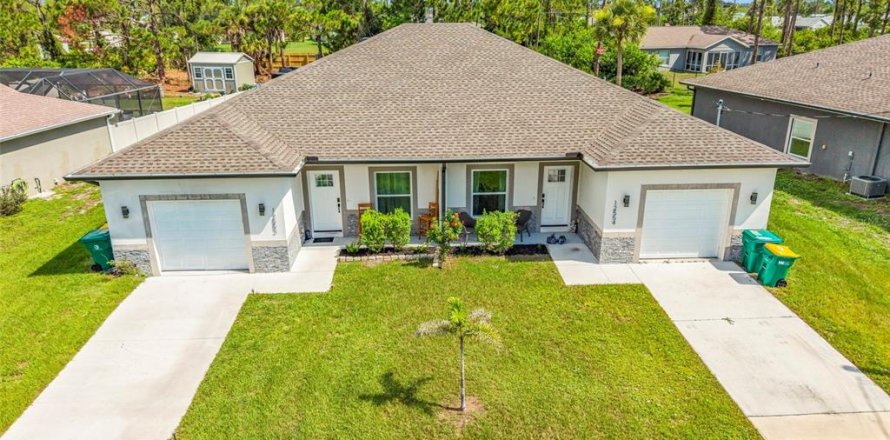 Propiedad comercial en Port Charlotte, Florida 6 dormitorios, 221.39 m2 № 2216783
