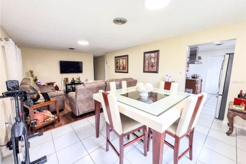 House in Orlando, Florida 4 bedrooms, 162.21 sq.m. № 1802080 - photo 6