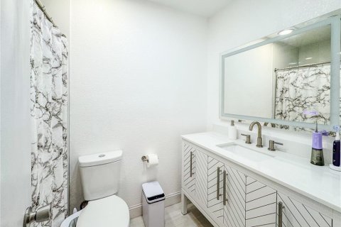 House in Orlando, Florida 4 bedrooms, 162.21 sq.m. № 1802080 - photo 17