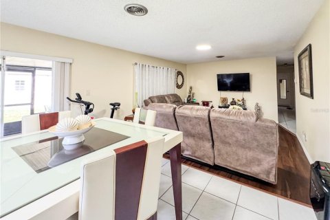House in Orlando, Florida 4 bedrooms, 162.21 sq.m. № 1802080 - photo 8