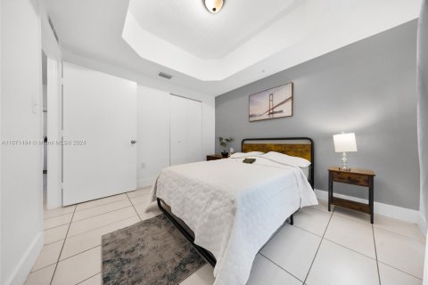 Commercial property in Miami, Florida № 1867903 - photo 10
