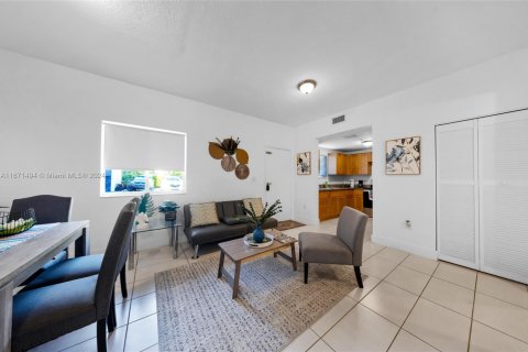 Commercial property in Miami, Florida № 1867903 - photo 8