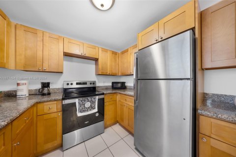 Commercial property in Miami, Florida № 1867903 - photo 15