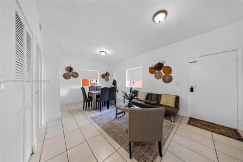 Commercial property in Miami, Florida № 1867903 - photo 6