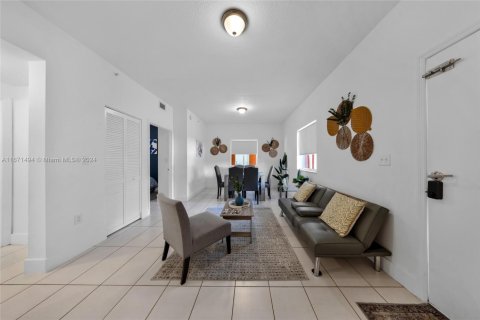 Commercial property in Miami, Florida № 1867903 - photo 5