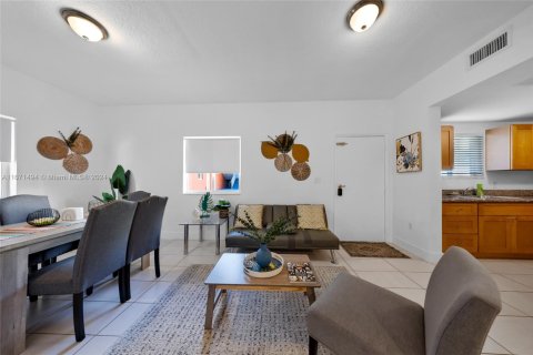Commercial property in Miami, Florida № 1867903 - photo 7