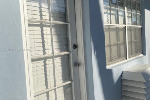 Condominio en alquiler en Miami Beach, Florida, 1 dormitorio, 37.16 m2 № 2003291 - foto 4