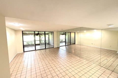 Condo in Lake Worth, Florida, 2 bedrooms № 2191030 - photo 5