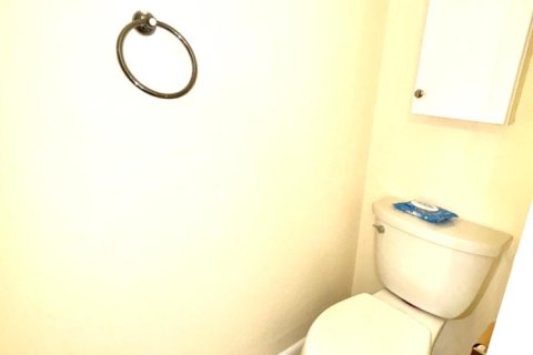 Condo in Lake Worth, Florida, 2 bedrooms № 2191030 - photo 23