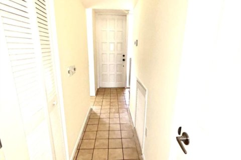 Condo in Lake Worth, Florida, 2 bedrooms № 2191030 - photo 10