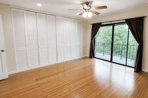 Condo in Lake Worth, Florida, 2 bedrooms № 2191030 - photo 17