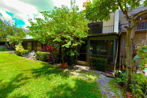 Condo in Lake Worth, Florida, 2 bedrooms № 2191030 - photo 30