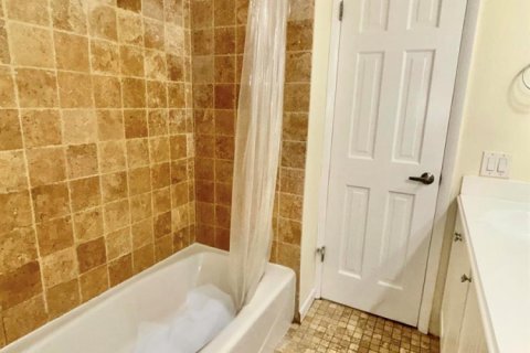 Condo in Lake Worth, Florida, 2 bedrooms № 2191030 - photo 21