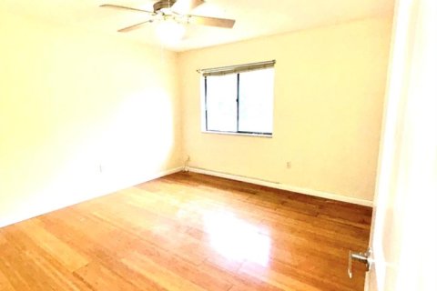 Condo in Lake Worth, Florida, 2 bedrooms № 2191030 - photo 27