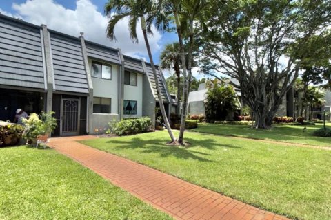 Condo in Lake Worth, Florida, 2 bedrooms № 2191030 - photo 29