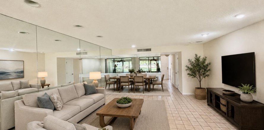 Condo in Lake Worth, Florida, 2 bedrooms № 2191030