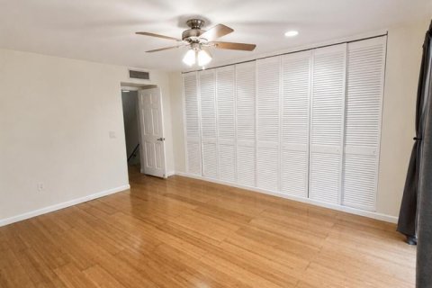 Condo in Lake Worth, Florida, 2 bedrooms № 2191030 - photo 18