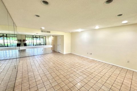 Condo in Lake Worth, Florida, 2 bedrooms № 2191030 - photo 4