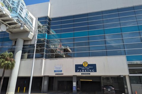 Oficina en alquiler en Miami, Florida № 994108 - foto 1