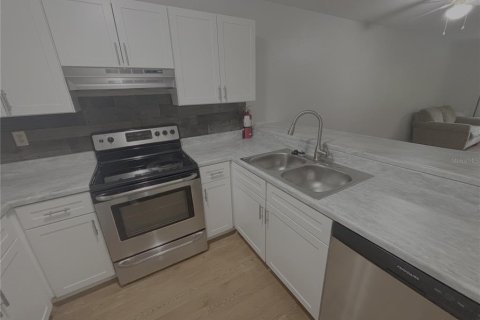 Condo in Gainesville, Florida, 2 bedrooms  № 2147419 - photo 9