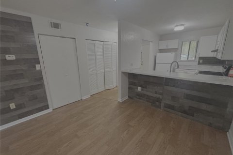 Condo in Gainesville, Florida, 2 bedrooms  № 2147419 - photo 11
