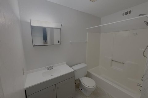 Condo in Gainesville, Florida, 2 bedrooms  № 2147419 - photo 18