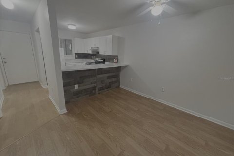 Condo in Gainesville, Florida, 2 bedrooms  № 2147419 - photo 10