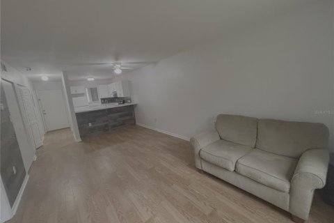 Condo in Gainesville, Florida, 2 bedrooms  № 2147419 - photo 13