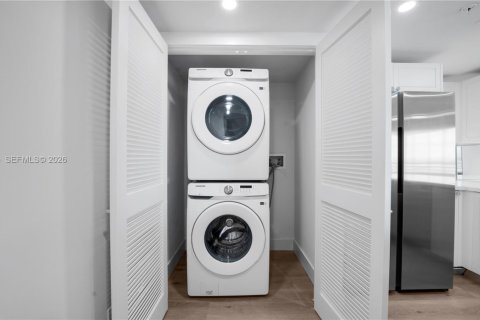 Apartment in Miami, Florida 2 bedrooms, 119.94 sq.m. № 2041240 - photo 7