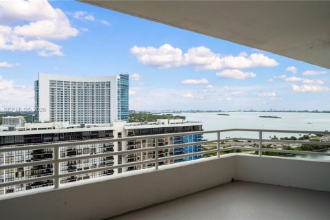Apartment in Miami, Florida 2 bedrooms, 119.94 sq.m. № 2041240 - photo 14