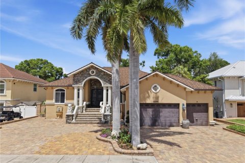 House in Seminole, Florida 4 bedrooms, 250.28 sq.m. № 2097912 - photo 2