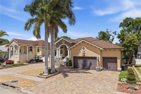 House in Seminole, Florida 4 bedrooms, 250.28 sq.m. № 2097912 - photo 4