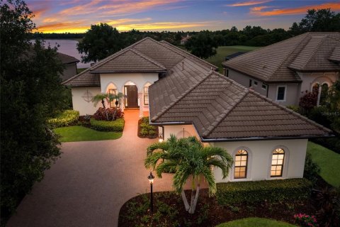 House in Lakewood Ranch, Florida 3 bedrooms, 230.3 sq.m. № 2091660 - photo 3