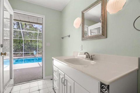 House in New Port Richey, Florida 3 bedrooms, 184.6 sq.m. № 2155682 - photo 16