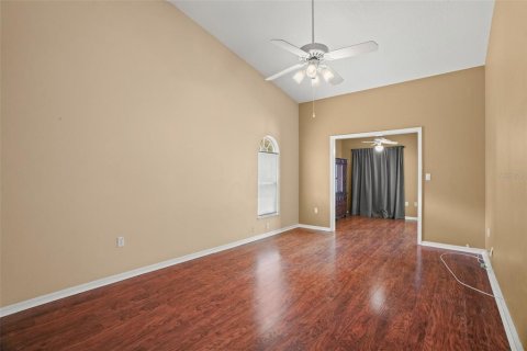 House in New Port Richey, Florida 3 bedrooms, 184.6 sq.m. № 2155682 - photo 7