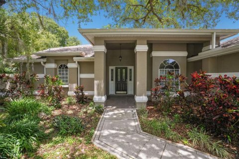 House in New Port Richey, Florida 3 bedrooms, 184.6 sq.m. № 2155682 - photo 2
