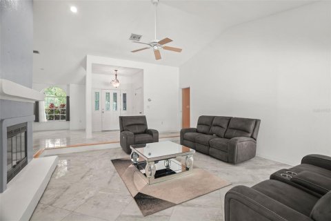 House in New Port Richey, Florida 3 bedrooms, 184.6 sq.m. № 2155682 - photo 6