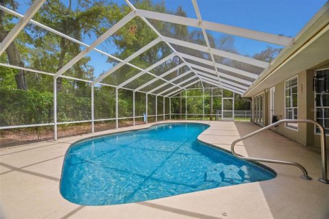 House in New Port Richey, Florida 3 bedrooms, 184.6 sq.m. № 2155682 - photo 25