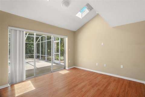 House in New Port Richey, Florida 3 bedrooms, 184.6 sq.m. № 2155682 - photo 18