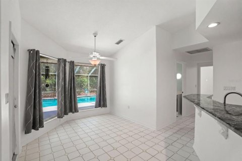 House in New Port Richey, Florida 3 bedrooms, 184.6 sq.m. № 2155682 - photo 15