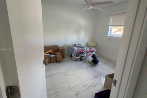 Снять в аренду виллу или дом в Майами, Флорида 4 спальни, 216.93м2, № 2077458 - фото 18
