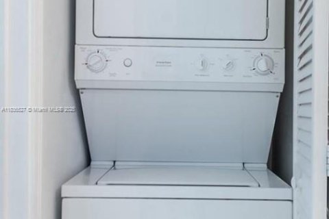 Copropriété à vendre à Miami, Floride: 2 chambres, 104.05 m2 № 1935196 - photo 18