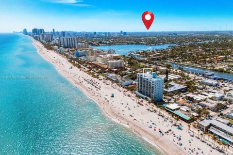 Condo in Hollywood, Florida, 2 bedrooms  № 1727465 - photo 2