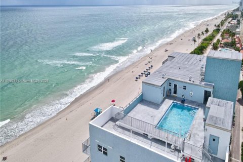 Condo in Hollywood, Florida, 2 bedrooms  № 1727465 - photo 18
