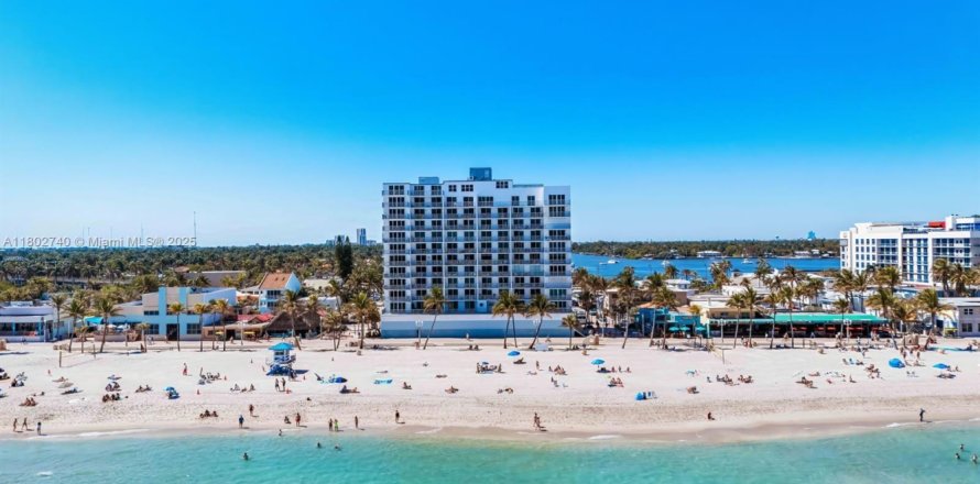 Condo in Hollywood, Florida, 2 bedrooms  № 1727465