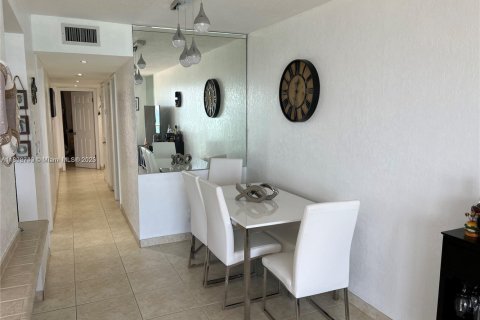 Condo in Hollywood, Florida, 2 bedrooms  № 1727465 - photo 8