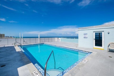 Condo in Hollywood, Florida, 2 bedrooms  № 1727465 - photo 16